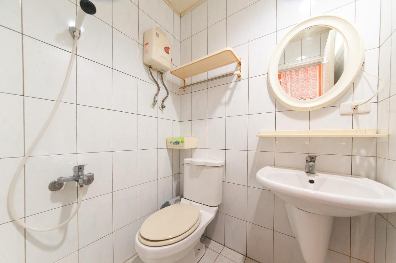 Feng Jia Homestay Taichung Exterior foto