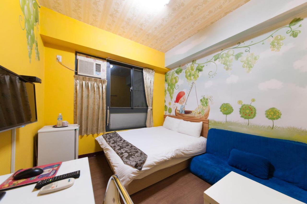 Feng Jia Homestay Taichung Exterior foto